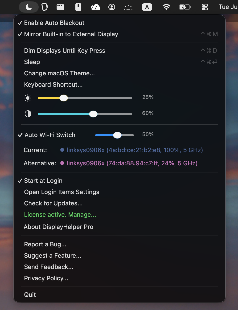 DisplayHelper Pro menu showing display controls, Auto Wi-Fi Switch, license, privacy, and quit.